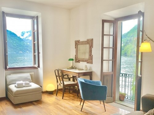 In Nesso, beautiful apartment directly on the lake