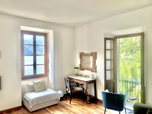 In Nesso, beautiful apartment directly on the lake