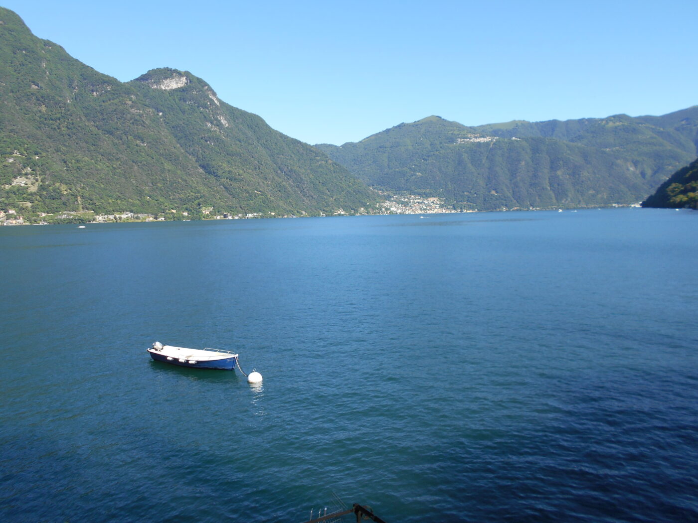 In Nesso, beautiful apartment directly on the lake