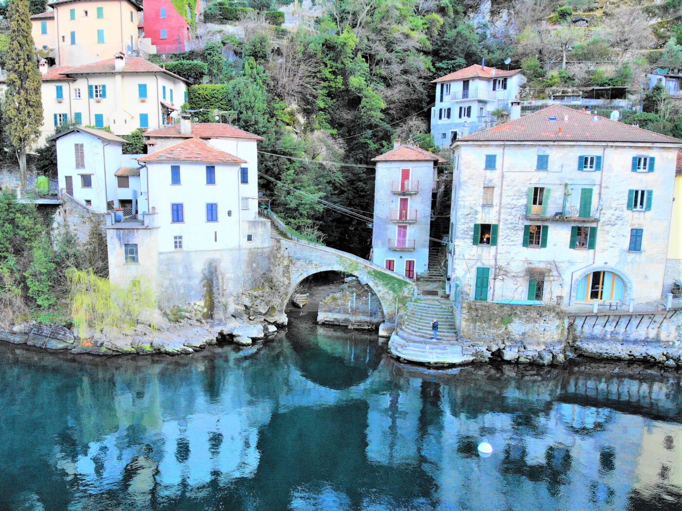 In Nesso, beautiful apartment directly on the lake