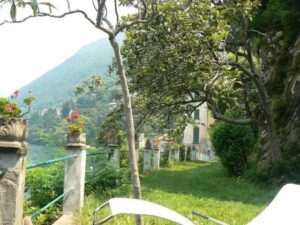 In Nesso, beautiful apartment directly on the lake