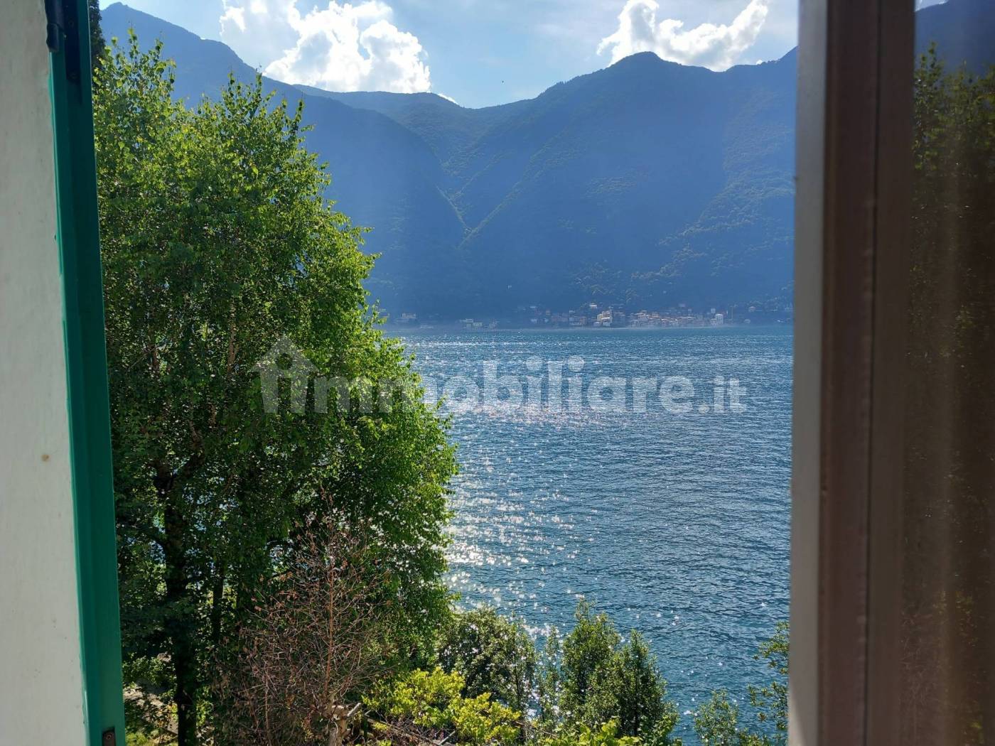 Nesso, apartment with garden and lake view