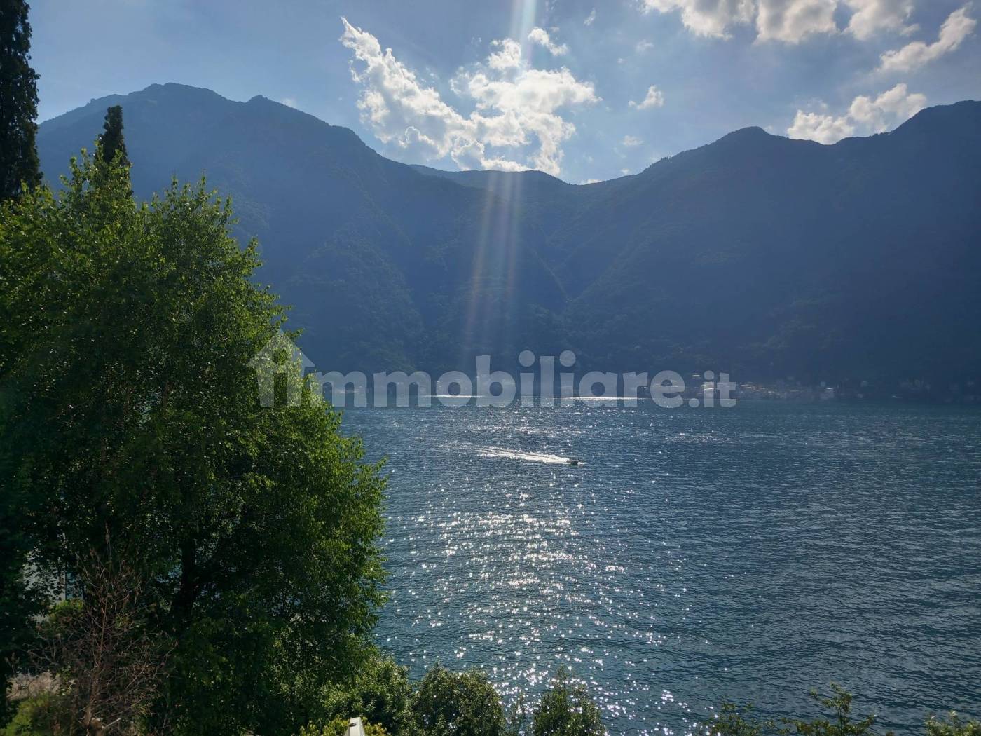 Nesso, appartamento con giardino e vista lago