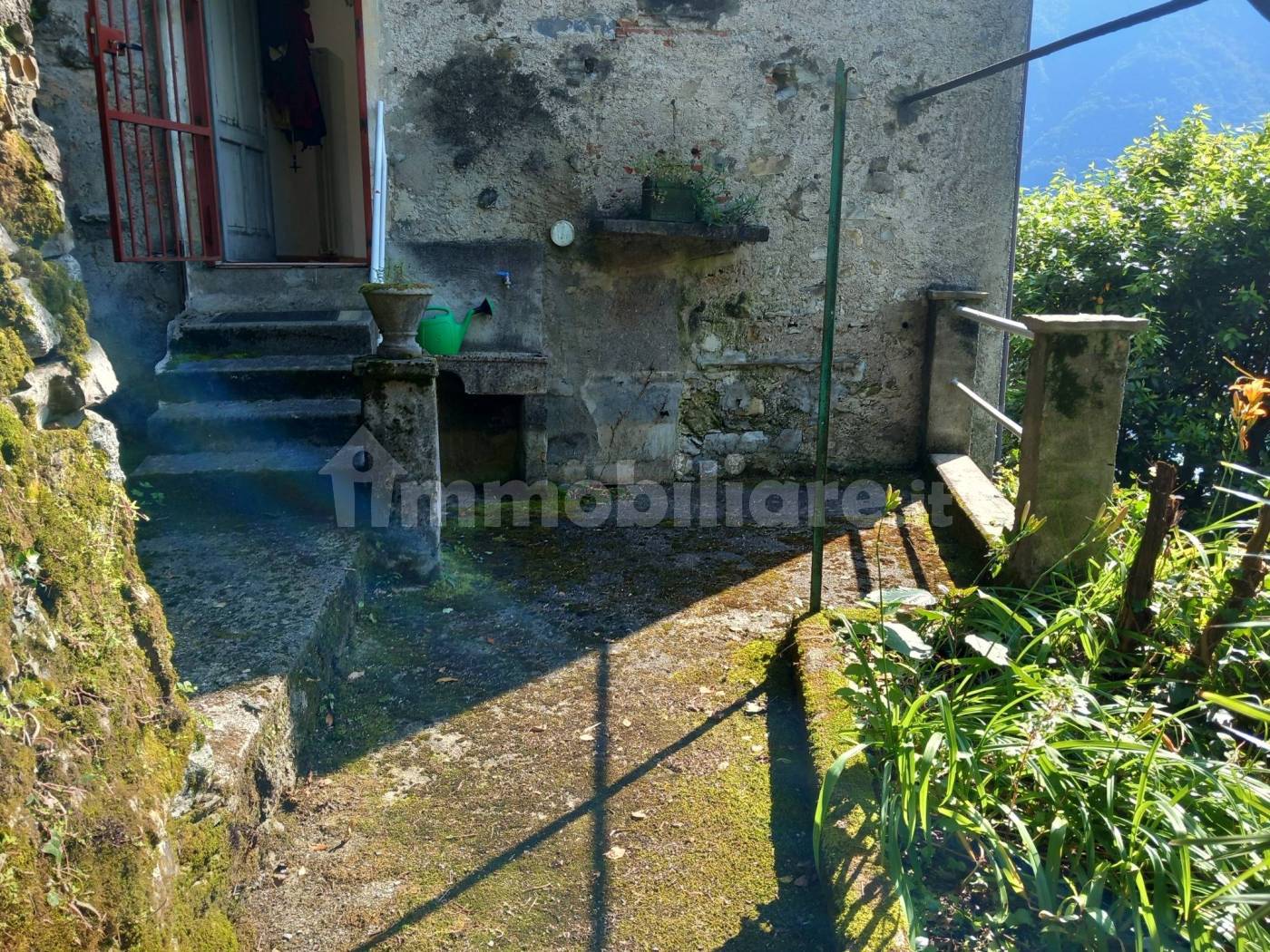 Nesso, appartamento con giardino e vista lago