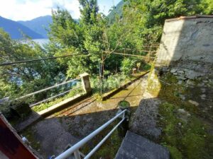 Nesso, apartment with garden and lake view