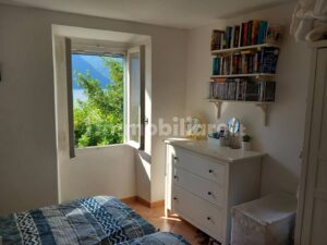 Nesso, apartment with garden and lake view