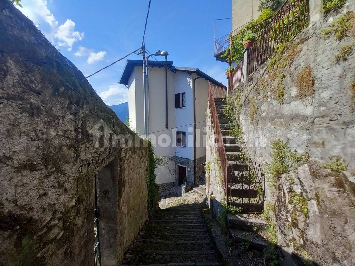 Nesso, appartamento con giardino e vista lago