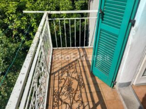 Nesso, apartment with garden and lake view