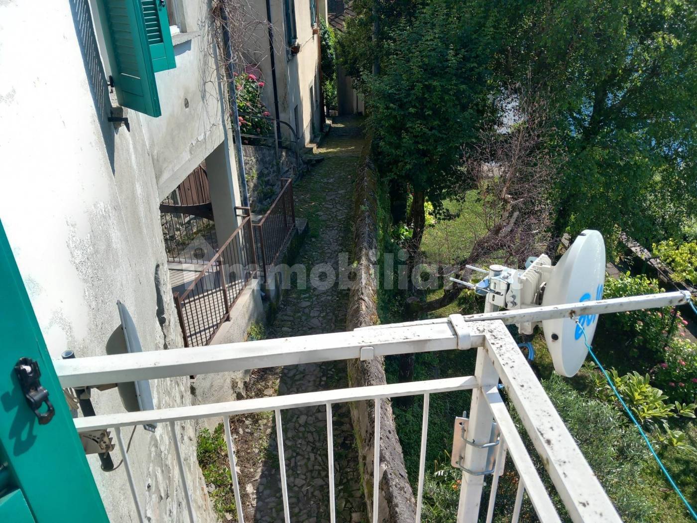 Nesso, apartment with garden and lake view