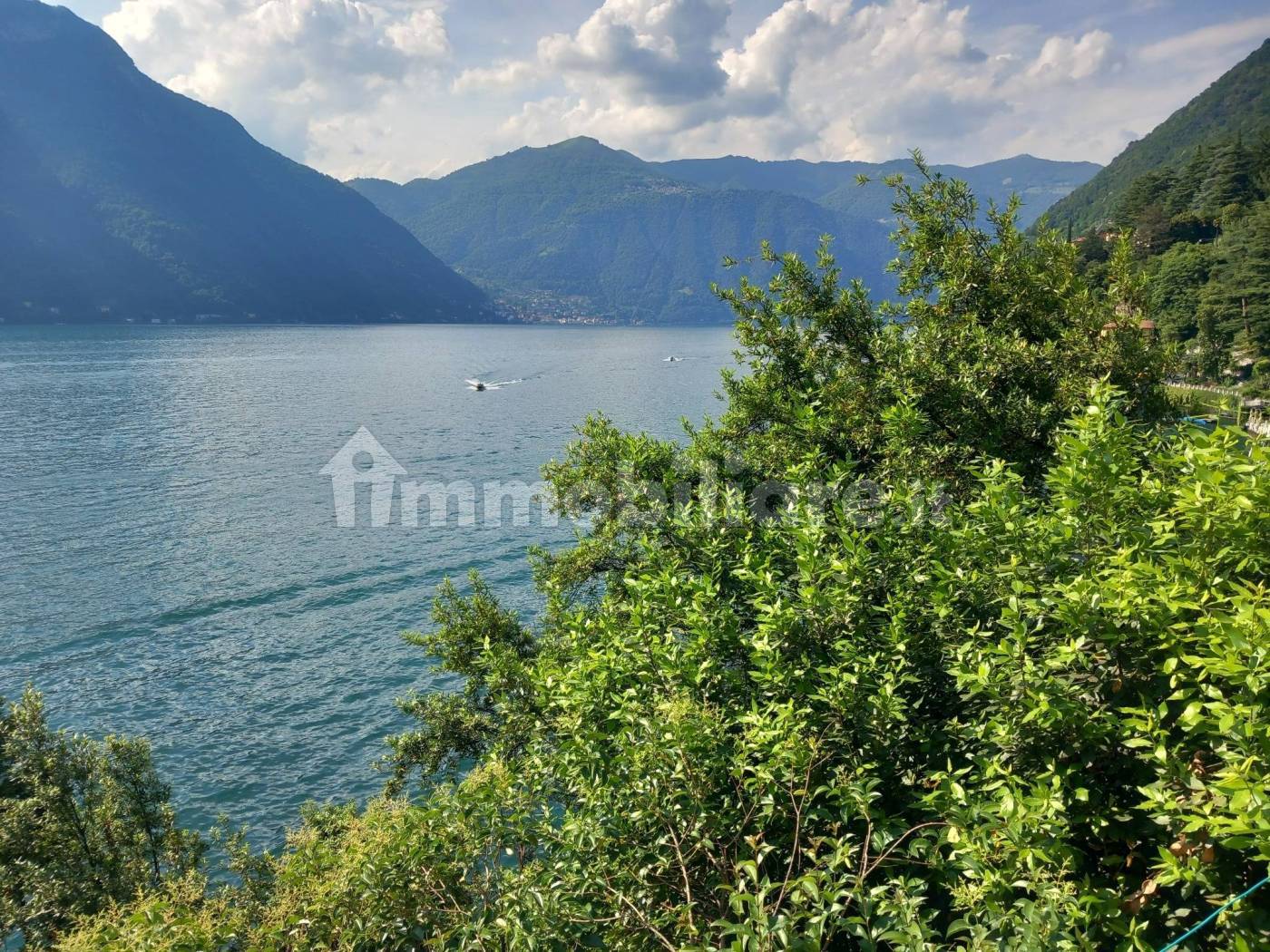 Nesso, appartamento con giardino e vista lago